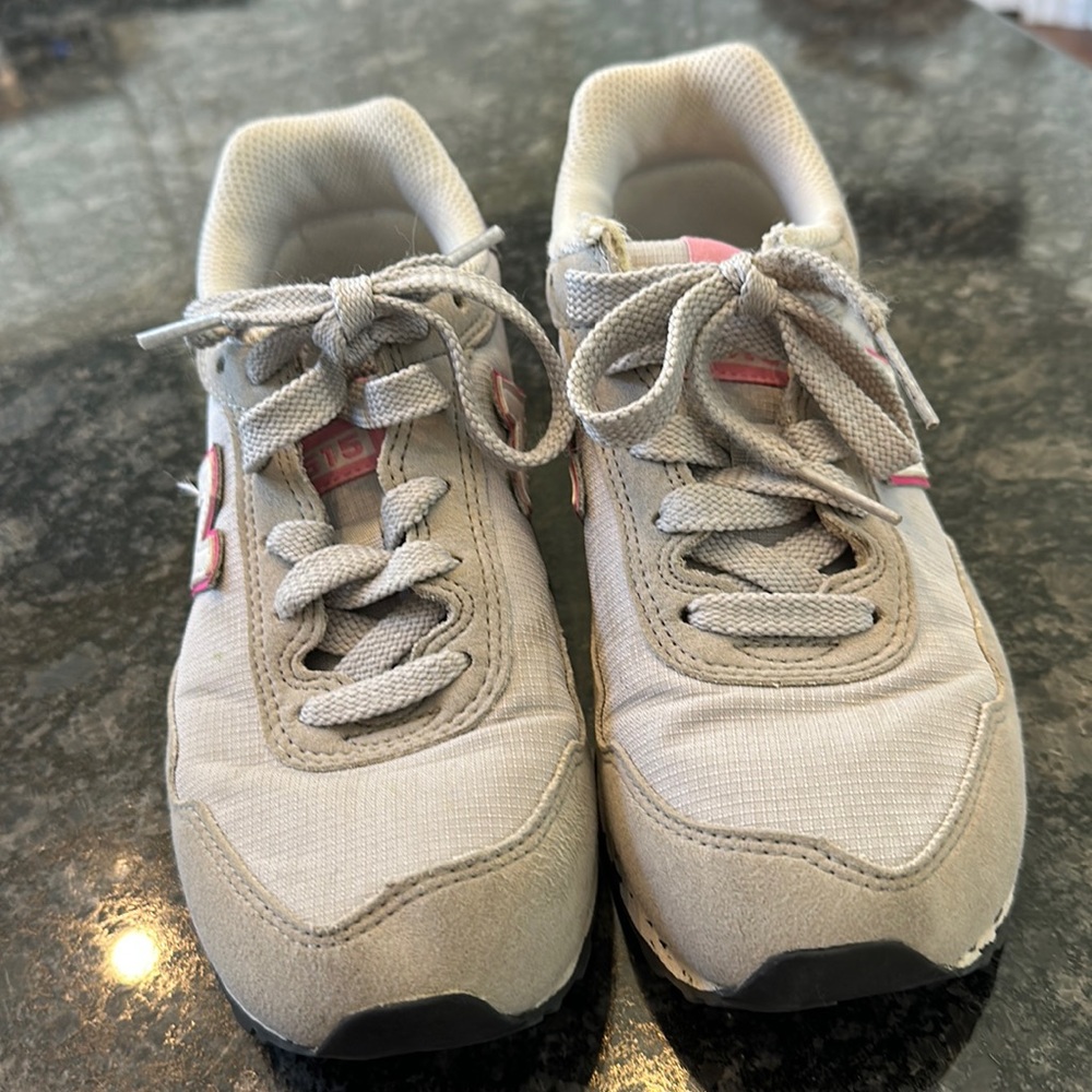 Girls, new balance sneakers, simply adorable like new condition size to